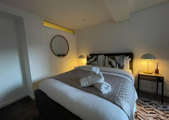 By The Beach Central Flat Accommodating 5 Guests
