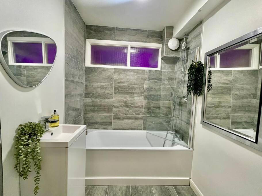 Appartamento By The Flat Accommodating 5 Guests