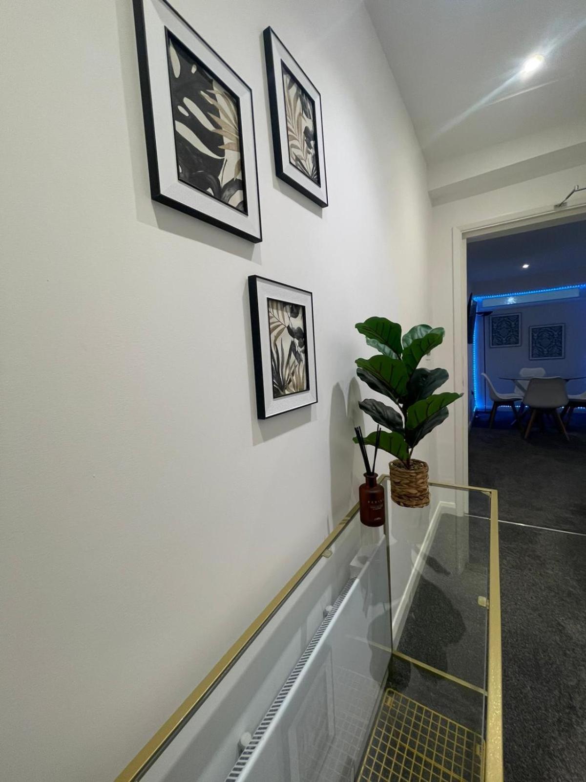 Appartamento By The Flat Accommodating 5 Guests *