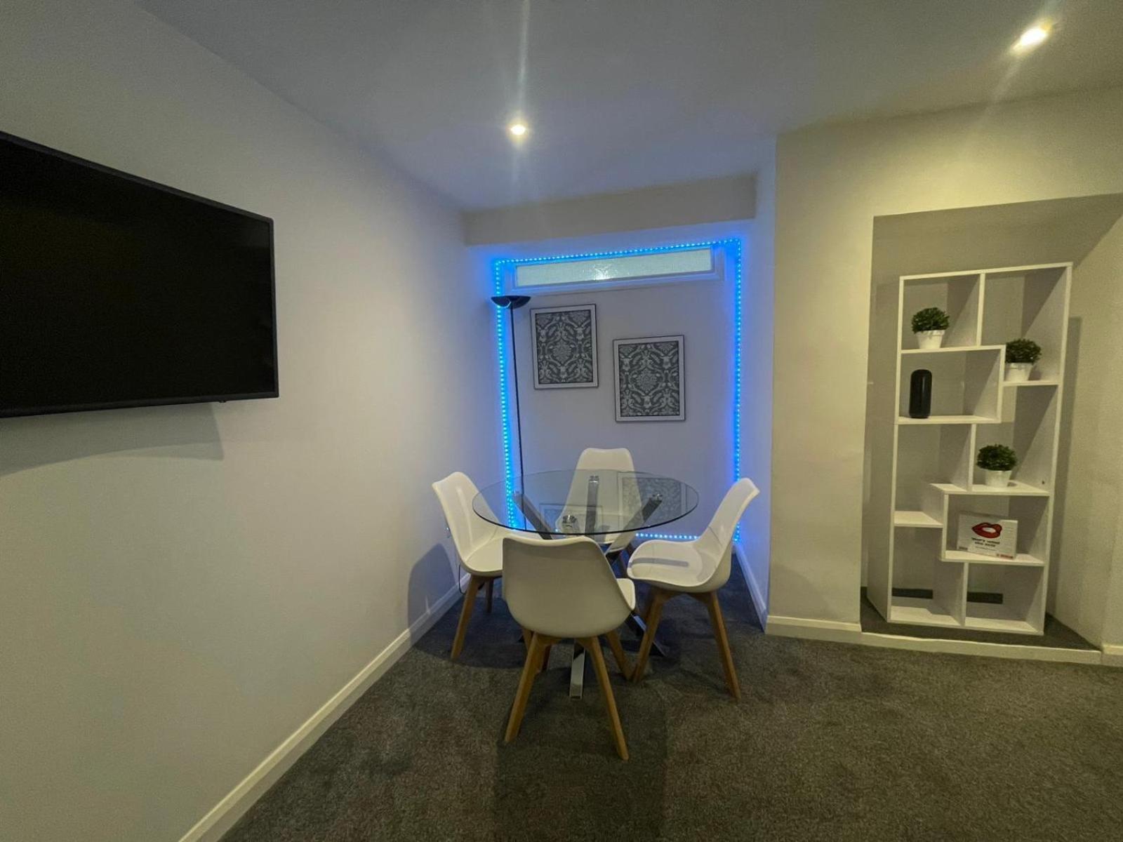 By The Flat Accommodating 5 Guests Apartment Hove